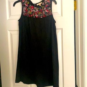 Short Sleevless Embroidered Velvet Dress